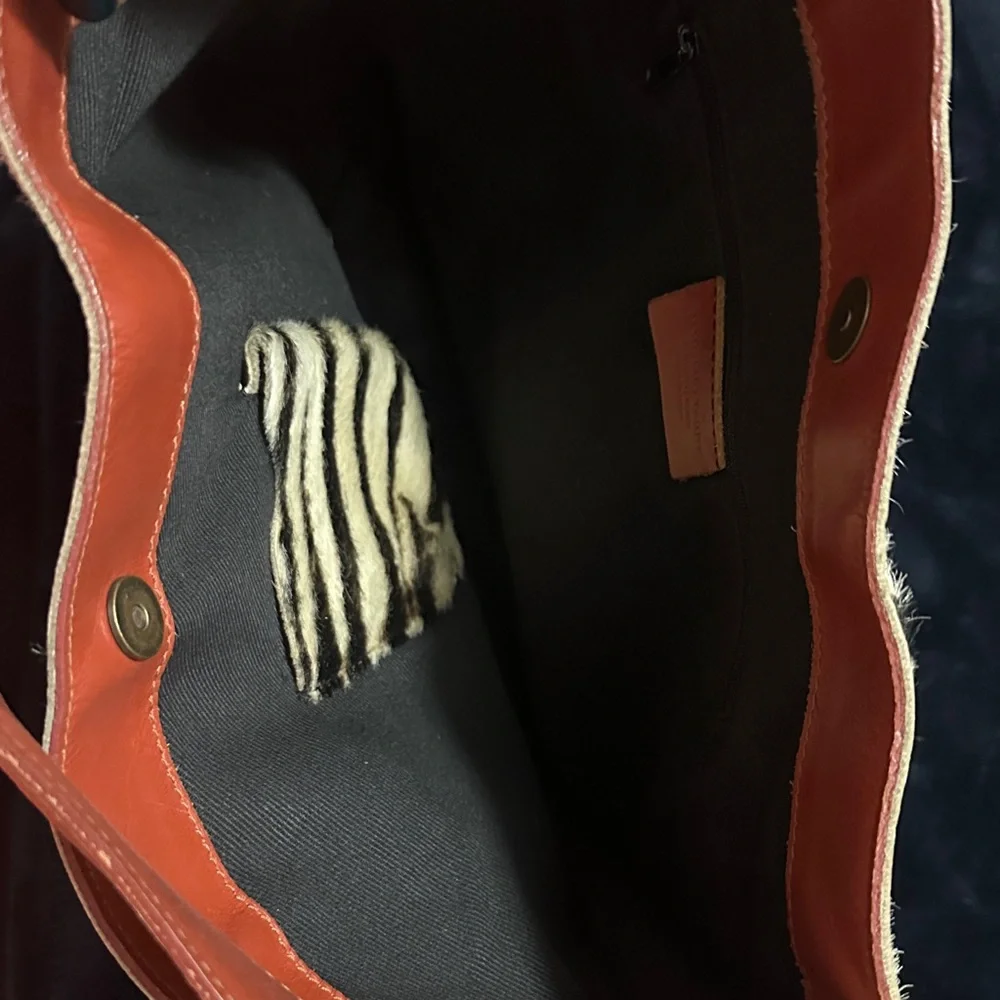 Mauricio Taiuti genuine leather Zebra Print (calf) Women's Bag with Red Accents - Picture 8 of 10